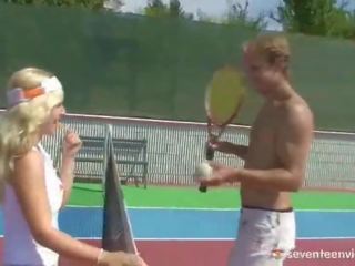 Blond tennis amant
