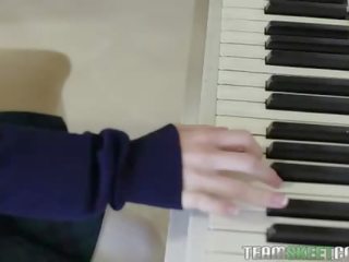 Sammie daniels ja hänen pianolle lessons hän imee