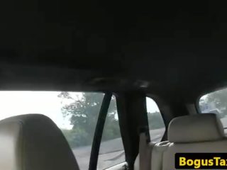 Ungarsk pulled taxi babe knullet utendørs