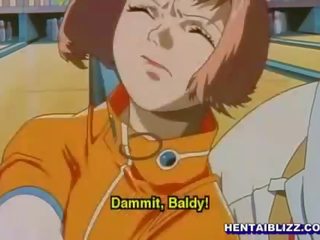 I ngushtë anime vajzë me firmë cica merr një i madh geto kokosh në të saj kuçkë