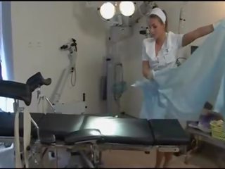 Fabulous sjuksköterska i solbränna nylonstrumpor och klackar i sjukhus - dorcel