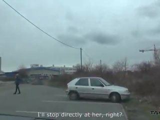 Takevan غاضب نزوة امرأة لا تريد إلى ترك ال سيارة نقل immediately بعد مارس الجنس بواسطة شهواني غريب