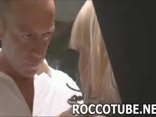 Pervers rocco siffredi krijgt zijn johnson zoog in deze hardcore fetisj 3io scène